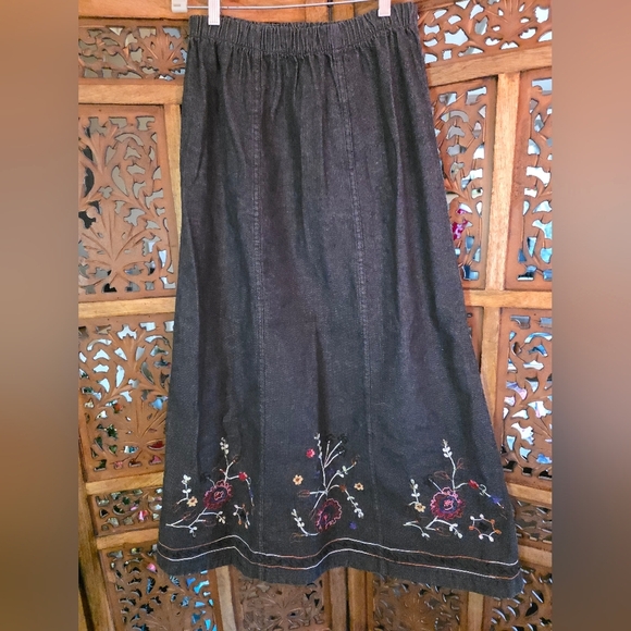 Denim&Co Dresses & Skirts - Denim&Co Black Maxi Skirt with Floral Embroidery